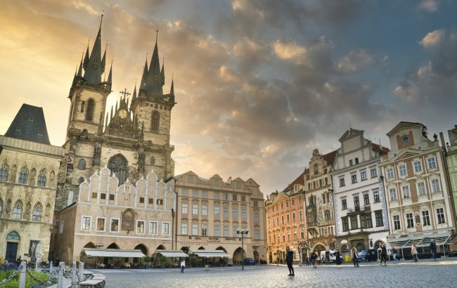Без COVID-сертифікатів. Чехія скасовує обмеження: що треба знати туристам