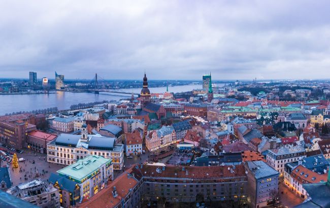 Латвия смягчает карантинные ограничения: что нужно знать