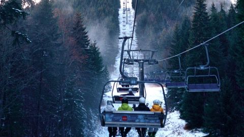 Маски та сертифікати. Українцям нагадали карантинні правила на гірськолижних курортах