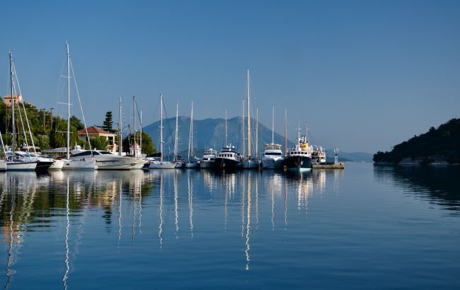Морський туризм повертається. У Туреччині відновлюють рух поромів на острови Греції