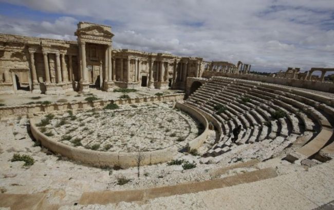 Боевики ИГИЛ взорвали часть древнего амфитеатра в Пальмире