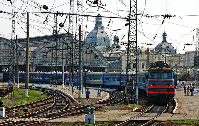 В поезде "Укрзализныци" проводники не смогли оказать помощь при обморочном состоянии