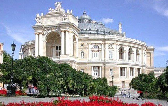 Одесские руферы сломали скульптуру на крыше оперного театра