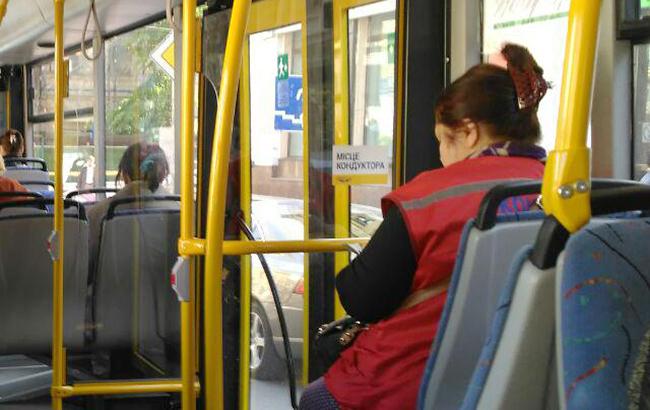 "Суровая Троещина": в столичном троллейбусе псевдоконтроллеры устроили кровавую драку