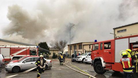 Взрыв в Австрии: спасатели полностью потушили пожар