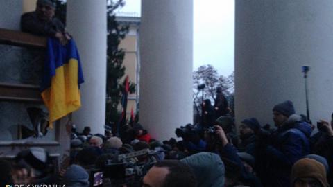 Активисты прекратили штурм Октябрьского дворца