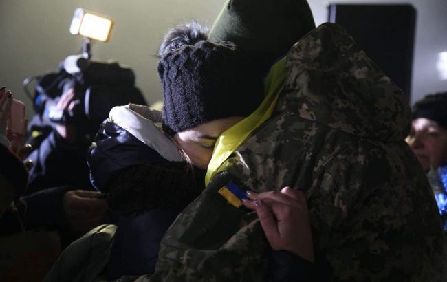 В Киеве встретили освобожденных на Донбассе заложников (фоторепортаж)
