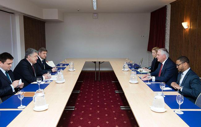 Порошенко с Тиллерсоном договорились о обновлении работы комиссии стратегического партнерства Украина-США