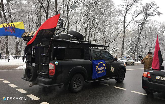 У Києві активісти розпочали автопробіг до будинку Порошенка