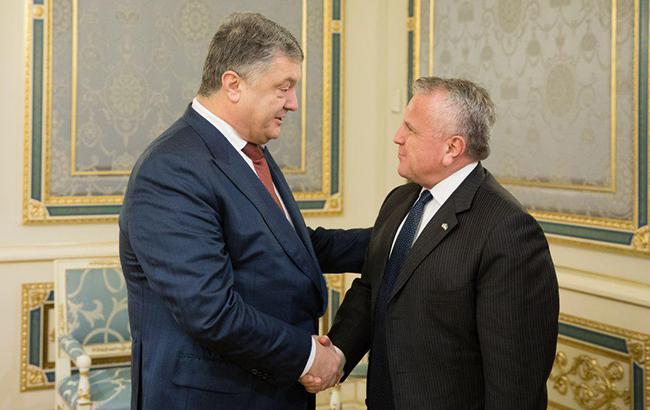 Порошенко договорился с заместителем секретаря Госдепа продлить санкции против России