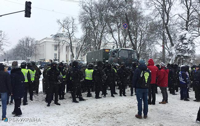 Зачистка палаток под Радой: движение по всей улице Грушевского возобновлено