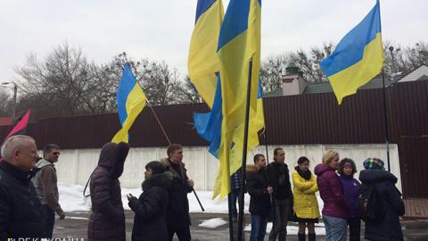Активісти почали пікетувати будинок Авакова