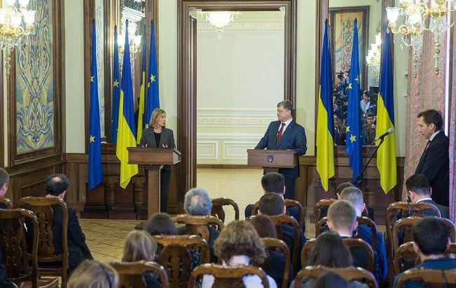 Порошенко: необходимо усилить роль евродипломатов в освобождении украинских заложников