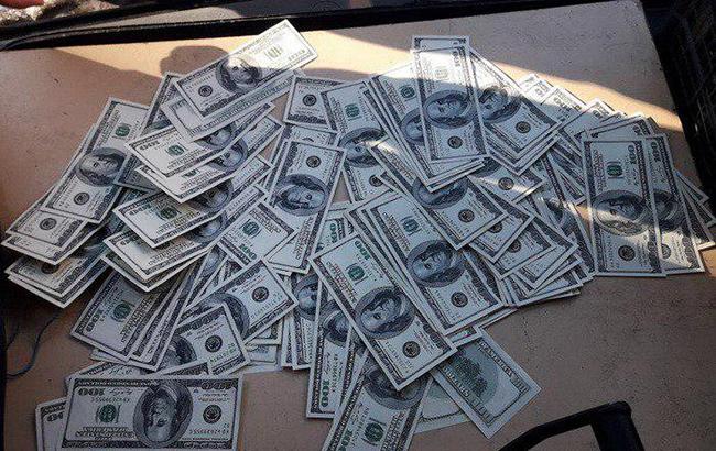 В Киевской области чиновников одного из горсоветов разоблачили на взятке