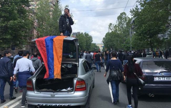 Власти Армении пригрозили участникам протестов в Ереване новыми задержаниями