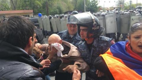 На протестах в Єревані затримано 277 осіб