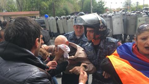 На площі Республіки в Єревані почалися затримання активістів