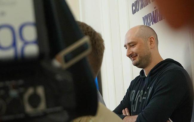 Порошенко поручил предоставить журналисту Бабченко охрану
