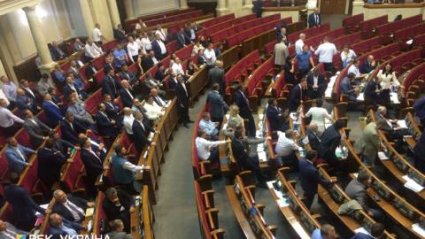 Десять нардепів від БПП підтримали законопроект попри відмову фракції голосувати