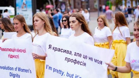 Одесситки требуют официальных извинений от председателя Одесского областного совета Анатолия Урбанского