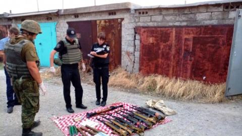 В Мариуполе полиция обнаружила тайник боевиков с оружием, похищенным в Крыму
