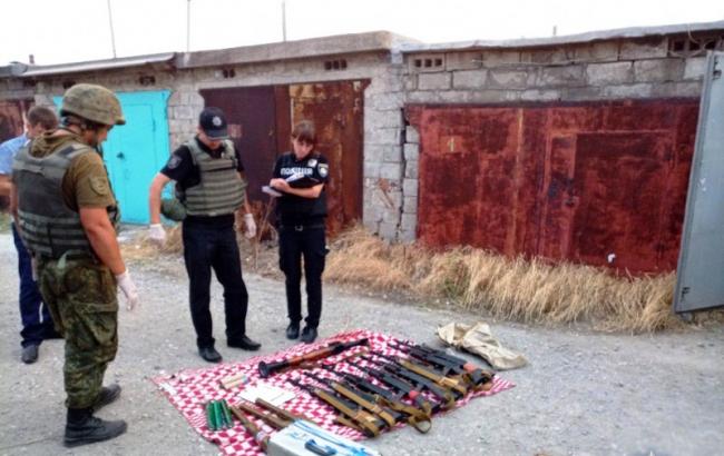В Мариуполе полиция обнаружила тайник боевиков с оружием, похищенным в Крыму