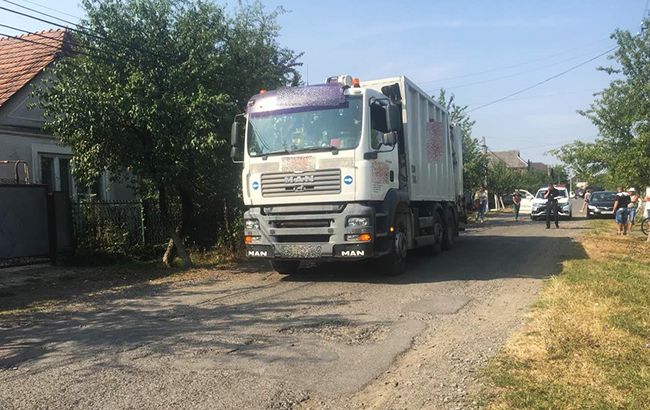 У Закарпатській області водій сміттєвоза на смерть збив пішохода