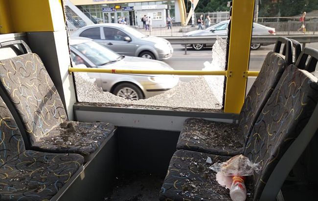 В Киеве мужчина устроил стрельбу в троллейбусе