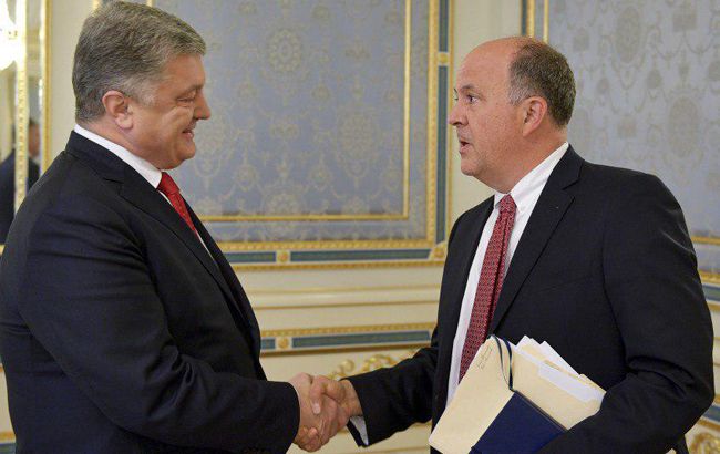 Порошенко надеется на Freedom House в вопросах освобождения украинских политзаключенных