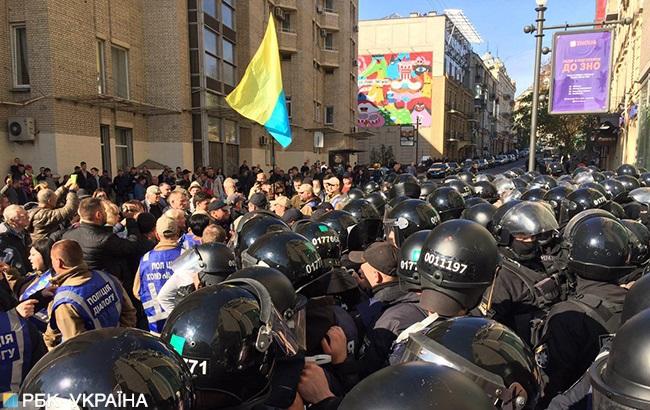 У центрі Києва активісти побилися з поліцейськими