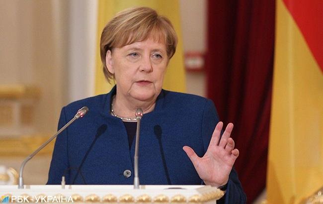 Меркель заявила Путіну про необхідність деескалації в Керченській протоці