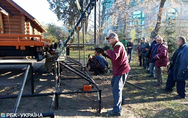 В Киеве демонтируют мемориал Героям Небесной сотни