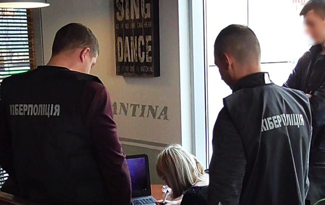 Полиция задержала мужчину за продажу данных клиентов украинских банков