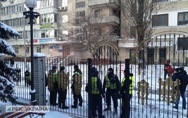 Дело Януковича: полиция усилила охрану Оболонского райсуда