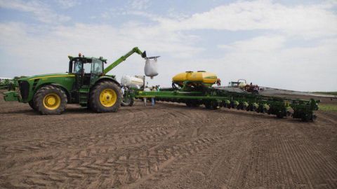 "Укрлендфарминг" начал весенне-полевые работы в шести областях