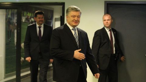 Порошенко прибув на НСК "Олімпійський" для здачі аналізів