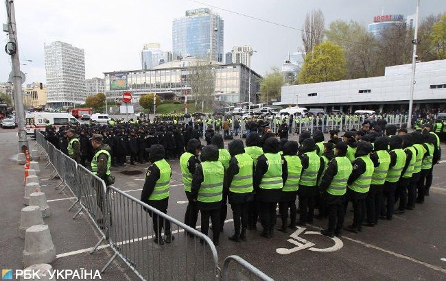 У поліції розповіли про обстановку біля "Олімпійського"