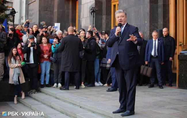 Під Адміністрацією президента проходить акція "Дякую, Петре!"