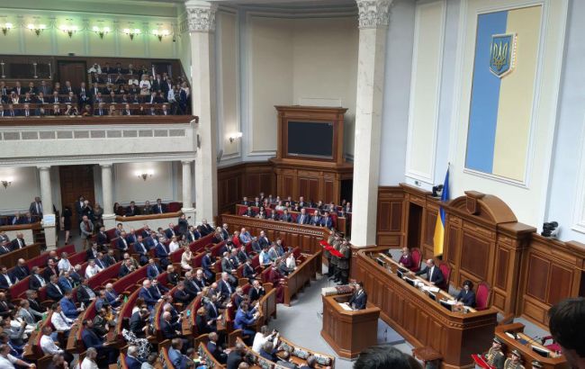Зеленский пообещал восстановить гражданство украинским эмигрантам