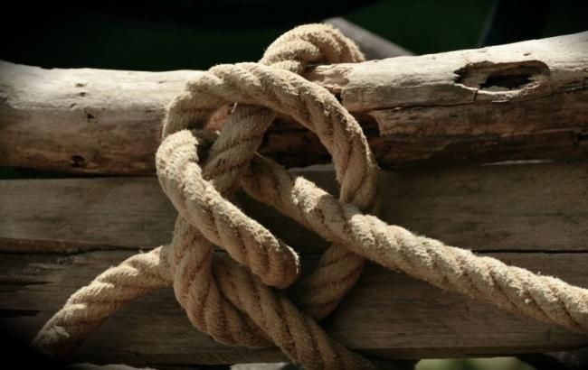 О матери не подумал: женщина обнаружила бездыханное тело сына в недострое Киева