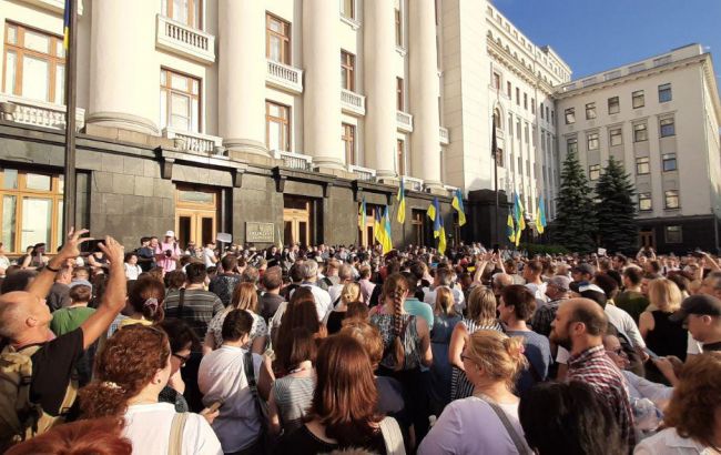 Под АП проходит масштабная акция из-за заявлений Зеленского по Донбассу