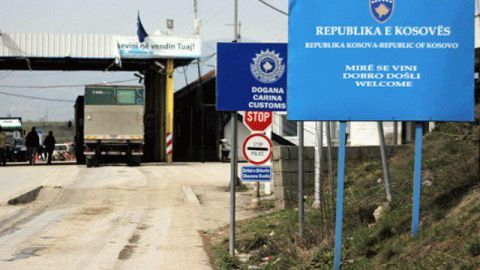 Косово заборонило в'їзд сербським чиновникам