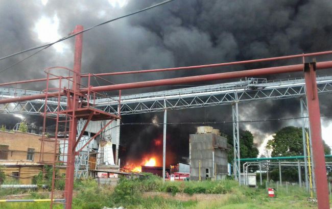 У Ніжині сталася масштабна пожежа на комбінаті