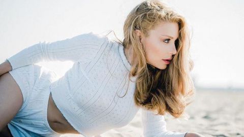 "Чому так жарко?" Тіна Кароль у короткому топі підкорила витонченою талією