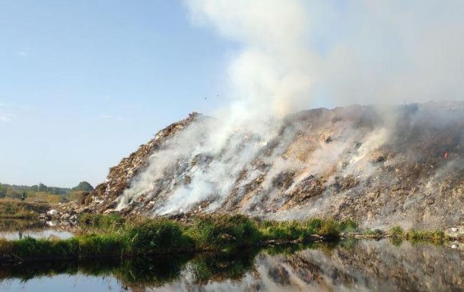 Під Черніговом на міському сміттєзвалищі сталася масштабна пожежа