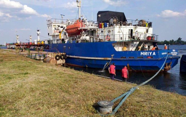 Суд в Херсоне отказался снимать арест с танкера "Мрия"