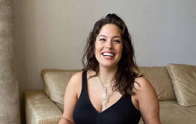 "Подвижная и гибкая" Эшли Грэм призналась, сколько набрала во время беременности