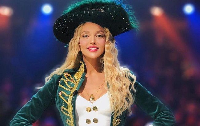 Пиратка в ультра-мини: Полякова сразила провокационным нарядом на шоу "Х-фактор"