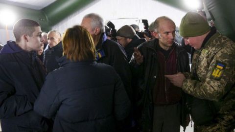 Во время обмена пленными украинка совершила патриотический поступок (фото)