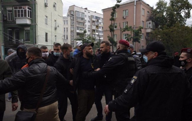 В Киеве возле офиса Медведчука задержали 17 человек